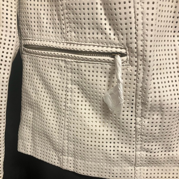 White leather-feel jacket XS. Pixelated for your pleasure. Polyester/poly lining - Picture 6 of 10